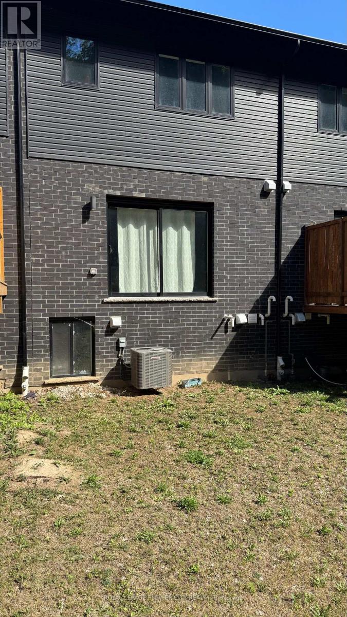 928 Robert Ferrie Drive, Kitchener, Ontario  N2R 0P9 - Photo 3 - X12358273