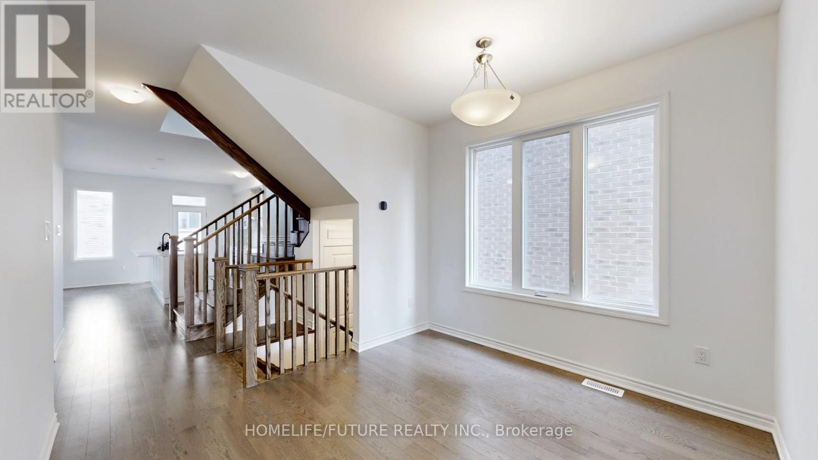 338 Marigold Court, Milton, Ontario  L9E 2B9 - Photo 4 - W12358303