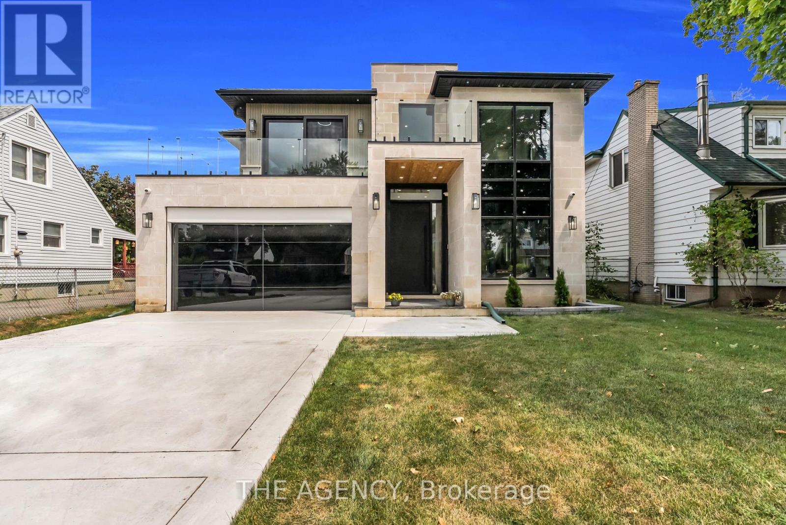 9 EARL STREET, Mississauga, Ontario
