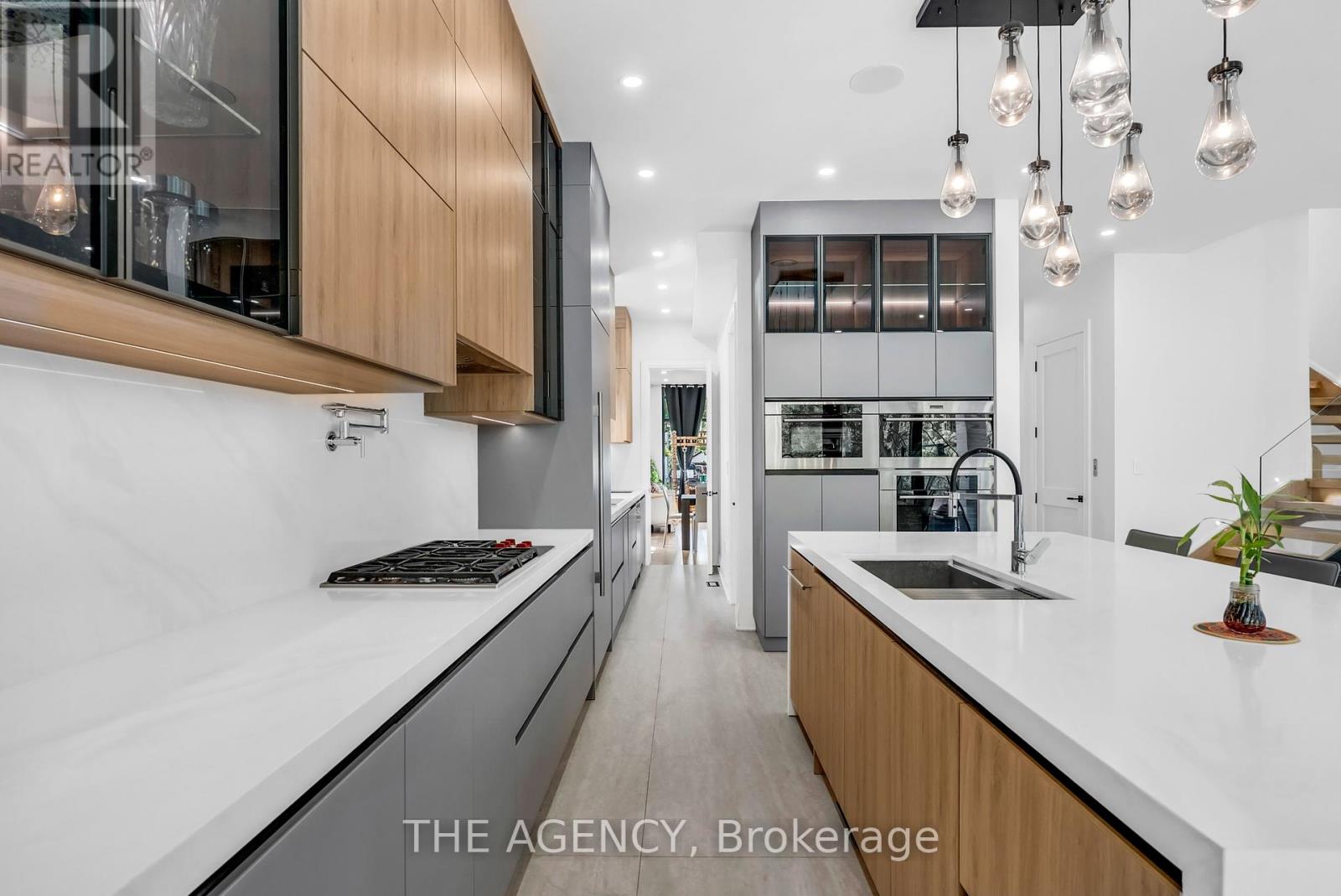 9 Earl Street, Mississauga, Ontario  L5M 1N6 - Photo 16 - W12358317