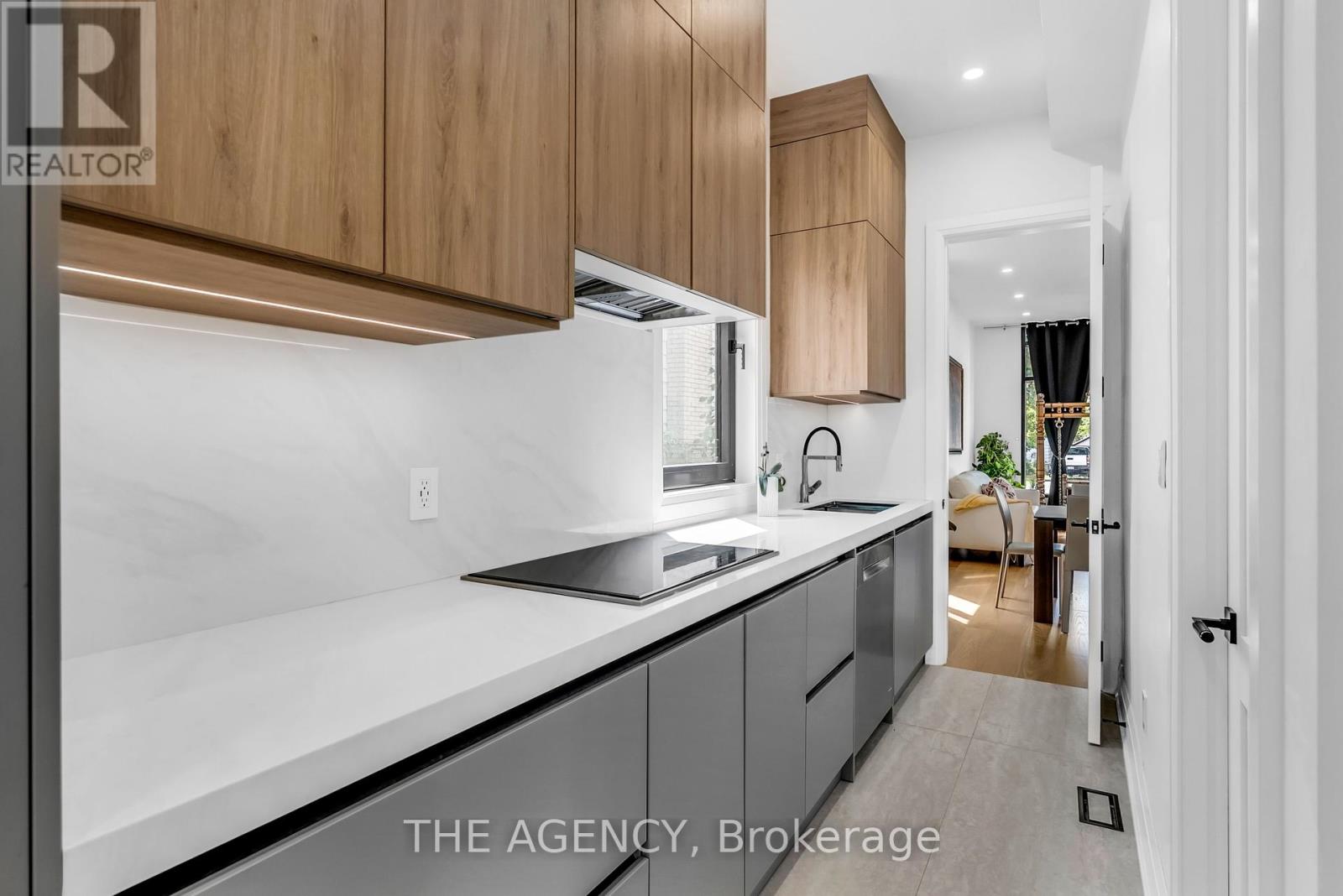 9 Earl Street, Mississauga, Ontario  L5M 1N6 - Photo 18 - W12358317