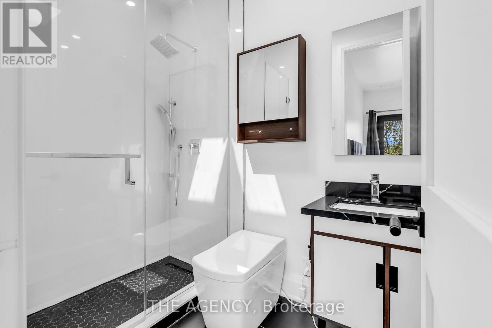 9 Earl Street, Mississauga, Ontario  L5M 1N6 - Photo 33 - W12358317