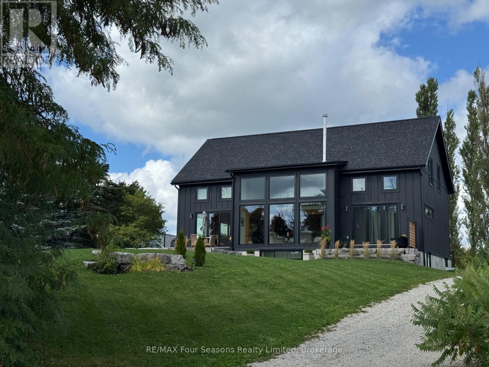 113 Slabtown Road W, Blue Mountains, Ontario  N0H 1J0 - Photo 1 - X12119141