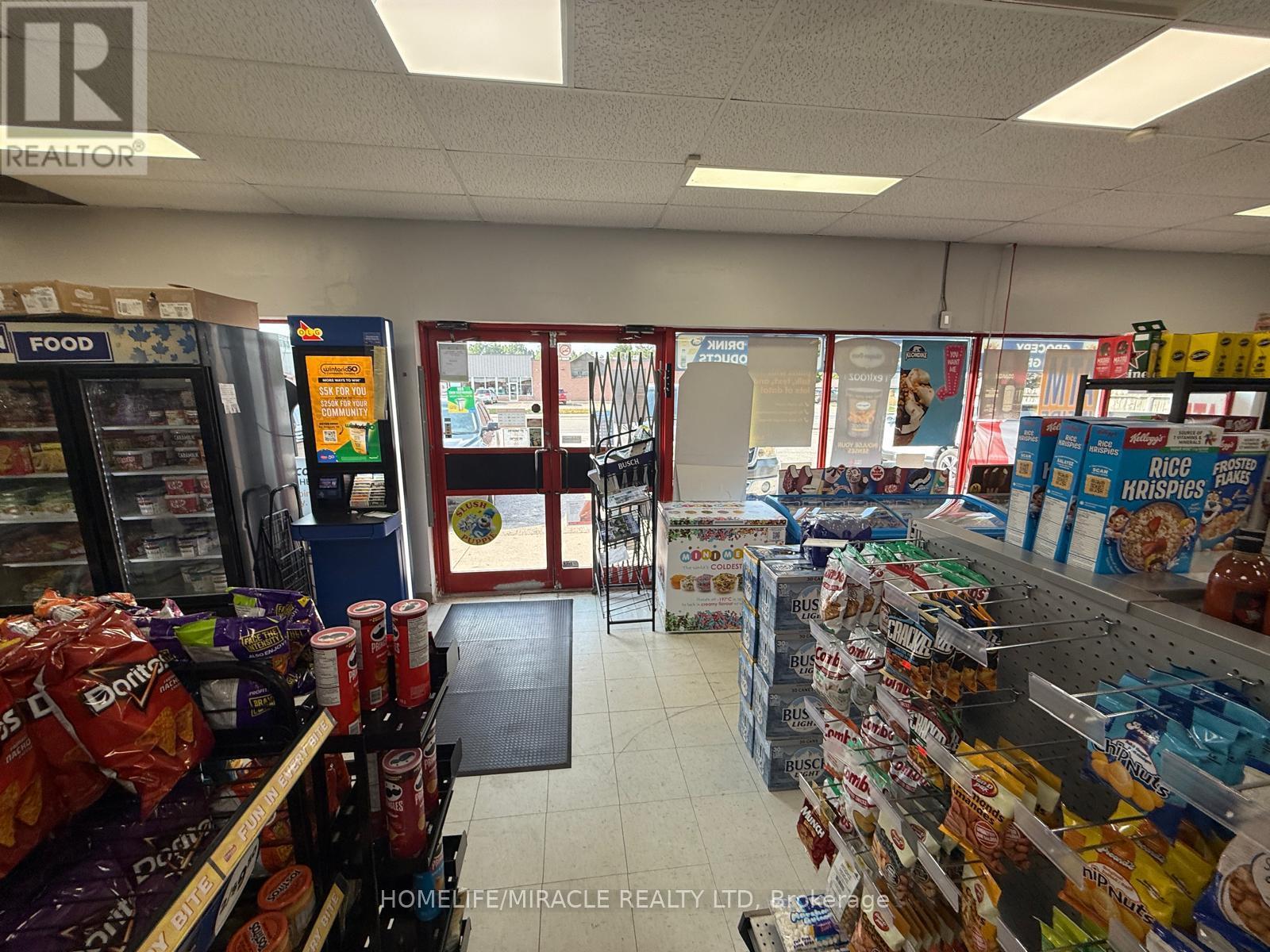 91 King Street E, Lambton Shores (Forest), Ontario  N0N 1J0 - Photo 6 - X12358290