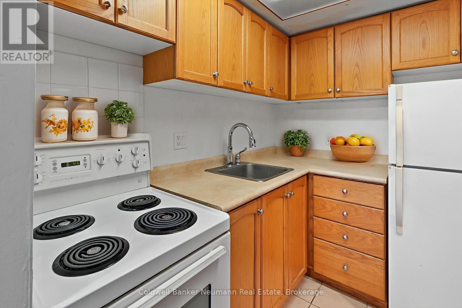 301 - 105 Conroy Crescent, Guelph (Dovercliffe Park/old University), Ontario  N1G 2V5 - Photo 12 - X12358346