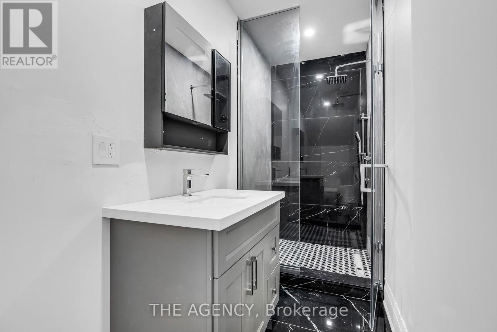 9 Earl Street, Mississauga, Ontario  L5M 1N6 - Photo 46 - W12358317