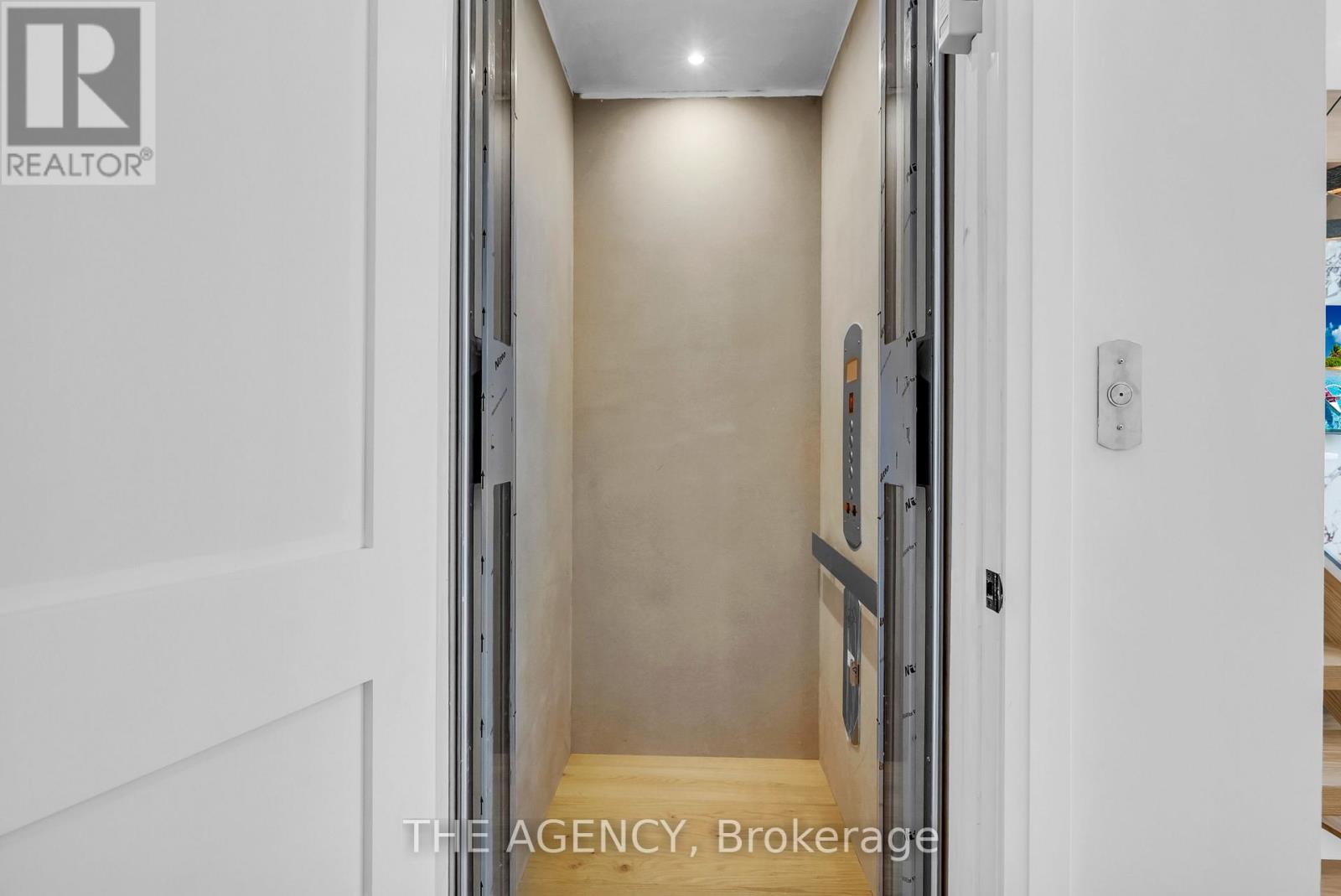 9 Earl Street, Mississauga, Ontario  L5M 1N6 - Photo 20 - W12358317