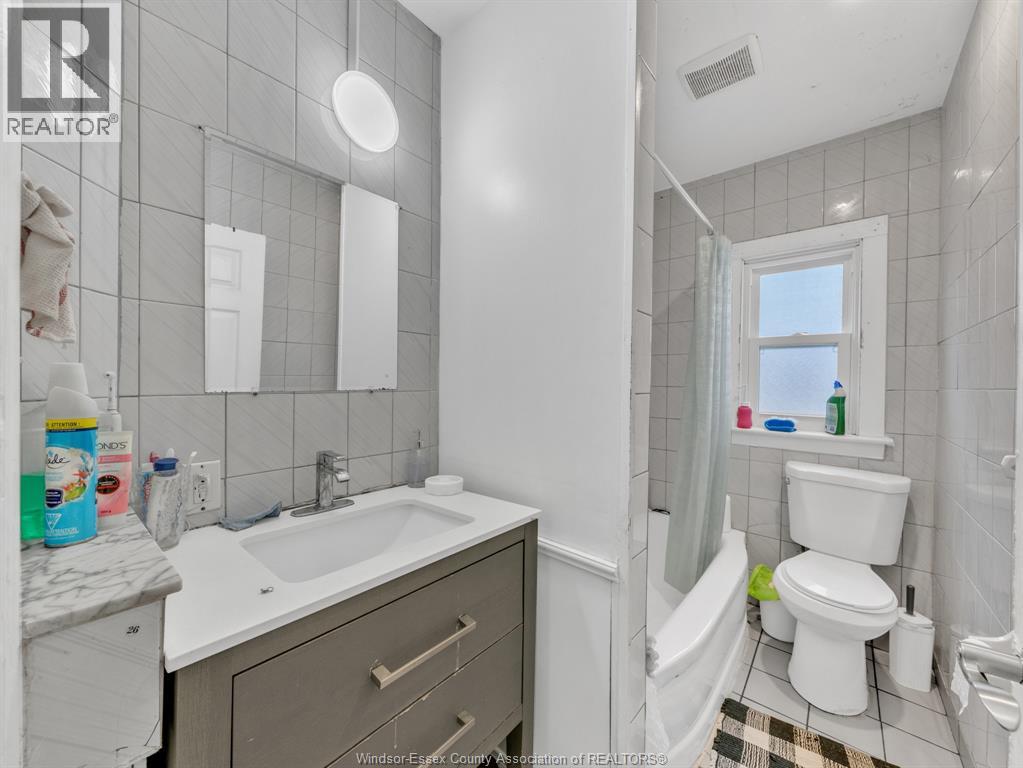 417 Bridge, Windsor, Ontario  N9B 2M3 - Photo 9 - 25021291