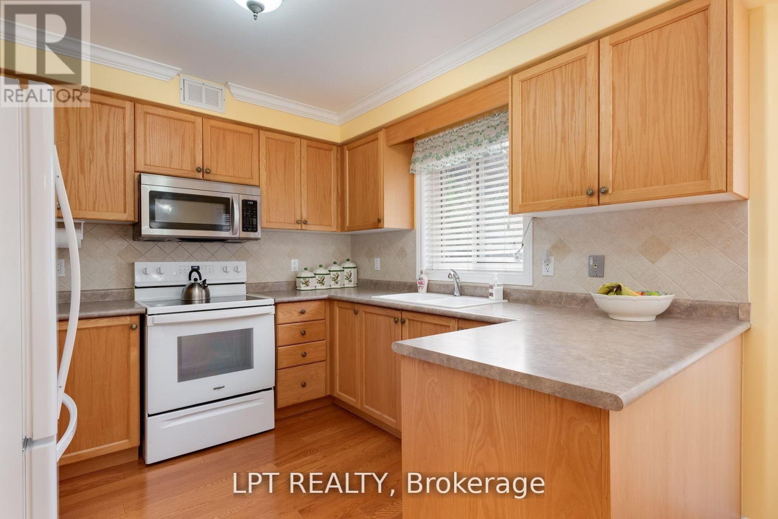 25 Dunnett Drive, Barrie, Ontario  L4N 0J7 - Photo 13 - S12358337