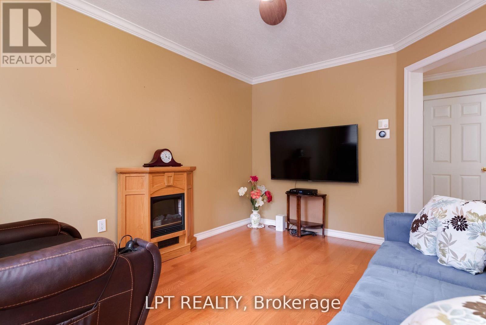 25 Dunnett Drive, Barrie, Ontario  L4N 0J7 - Photo 9 - S12358337
