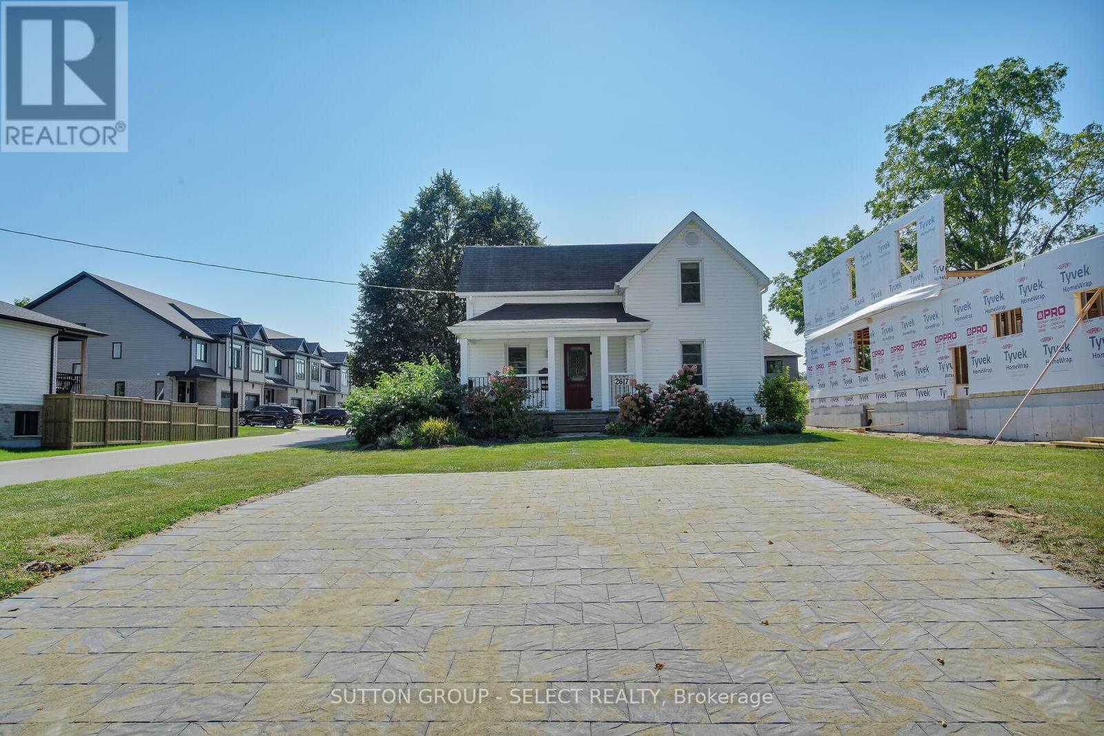 2617 Queen Street, Strathroy-Caradoc (Mount Brydges), Ontario  N0L 1W0 - Photo 2 - X12358364
