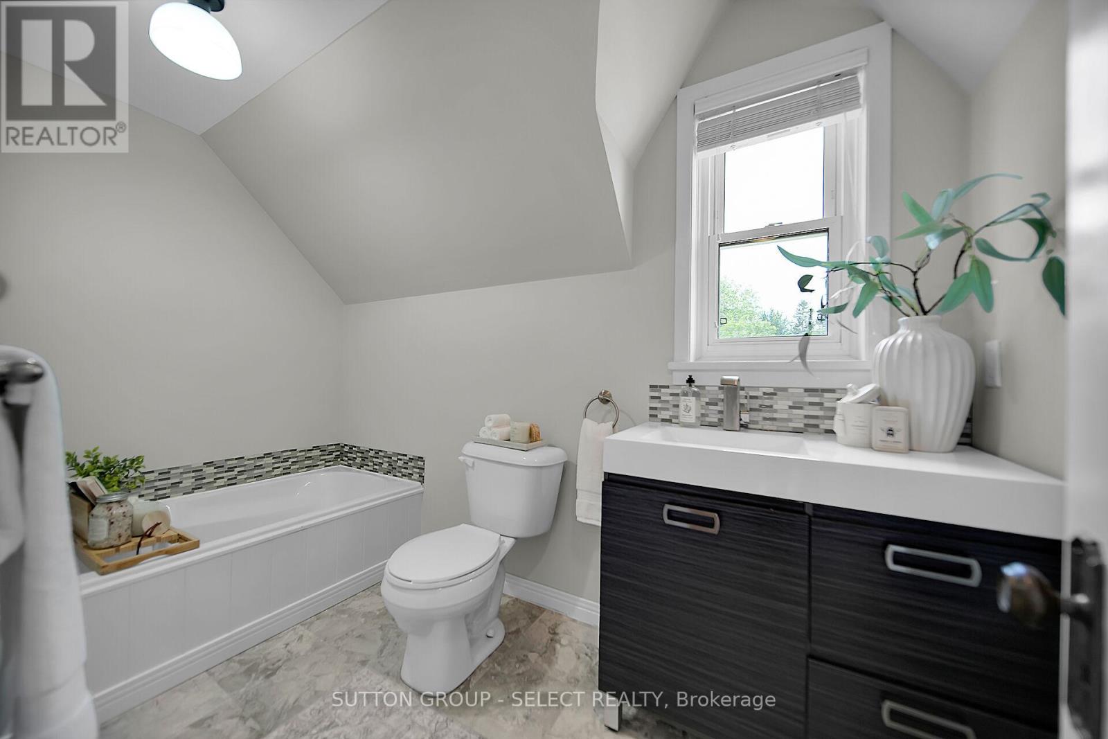 2617 Queen Street, Strathroy-Caradoc (Mount Brydges), Ontario  N0L 1W0 - Photo 31 - X12358364