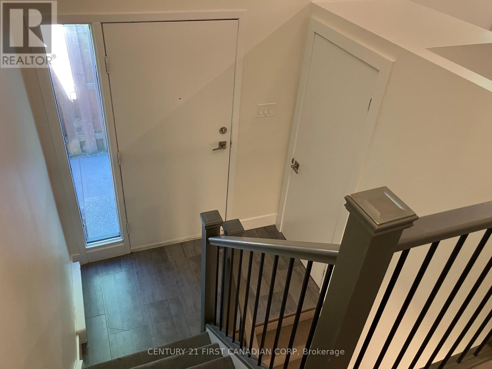 Property at 36 - 105 ANDOVER DRIVE image 4