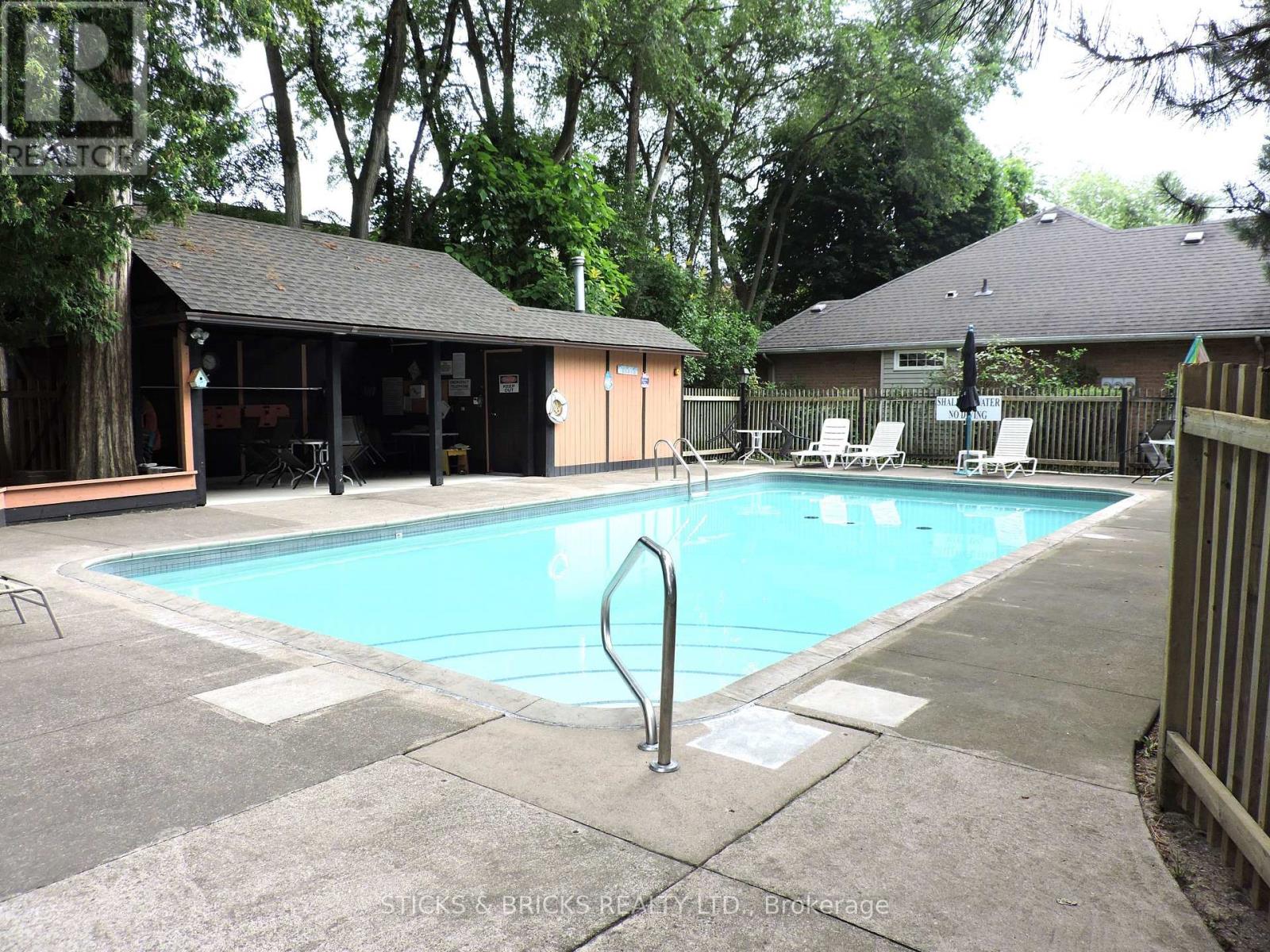 16 - 4667 Portage Road W, Niagara Falls, Ontario  L2E 6A9 - Photo 4 - X12272763