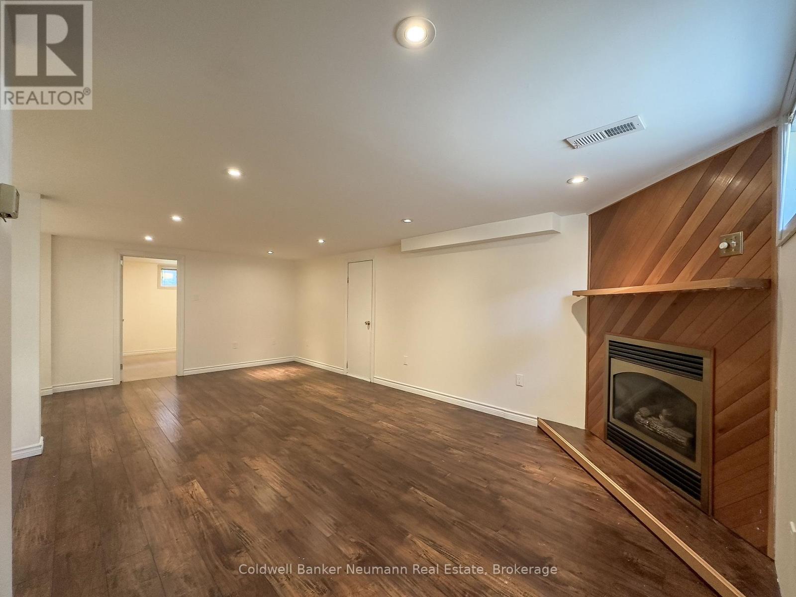 Lower - 17 Ottawa Crescent, Guelph, Ontario  N1E 2A4 - Photo 4 - X12358381