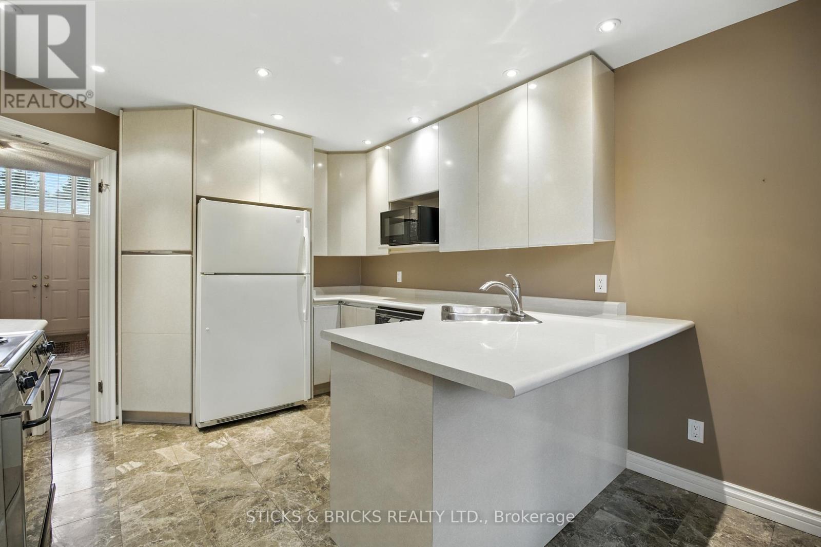 16 - 4667 Portage Road W, Niagara Falls, Ontario  L2E 6A9 - Photo 14 - X12272763