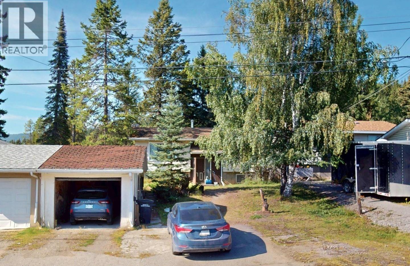 2016 Alder Street, Elkford, British Columbia  V0B 1H0 - Photo 3 - 10358055