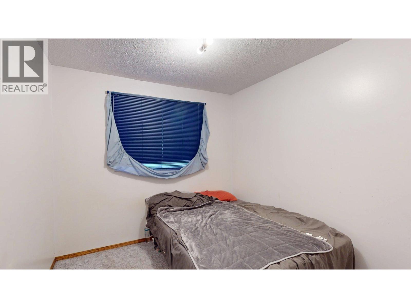 2016 Alder Street, Elkford, British Columbia  V0B 1H0 - Photo 18 - 10358055