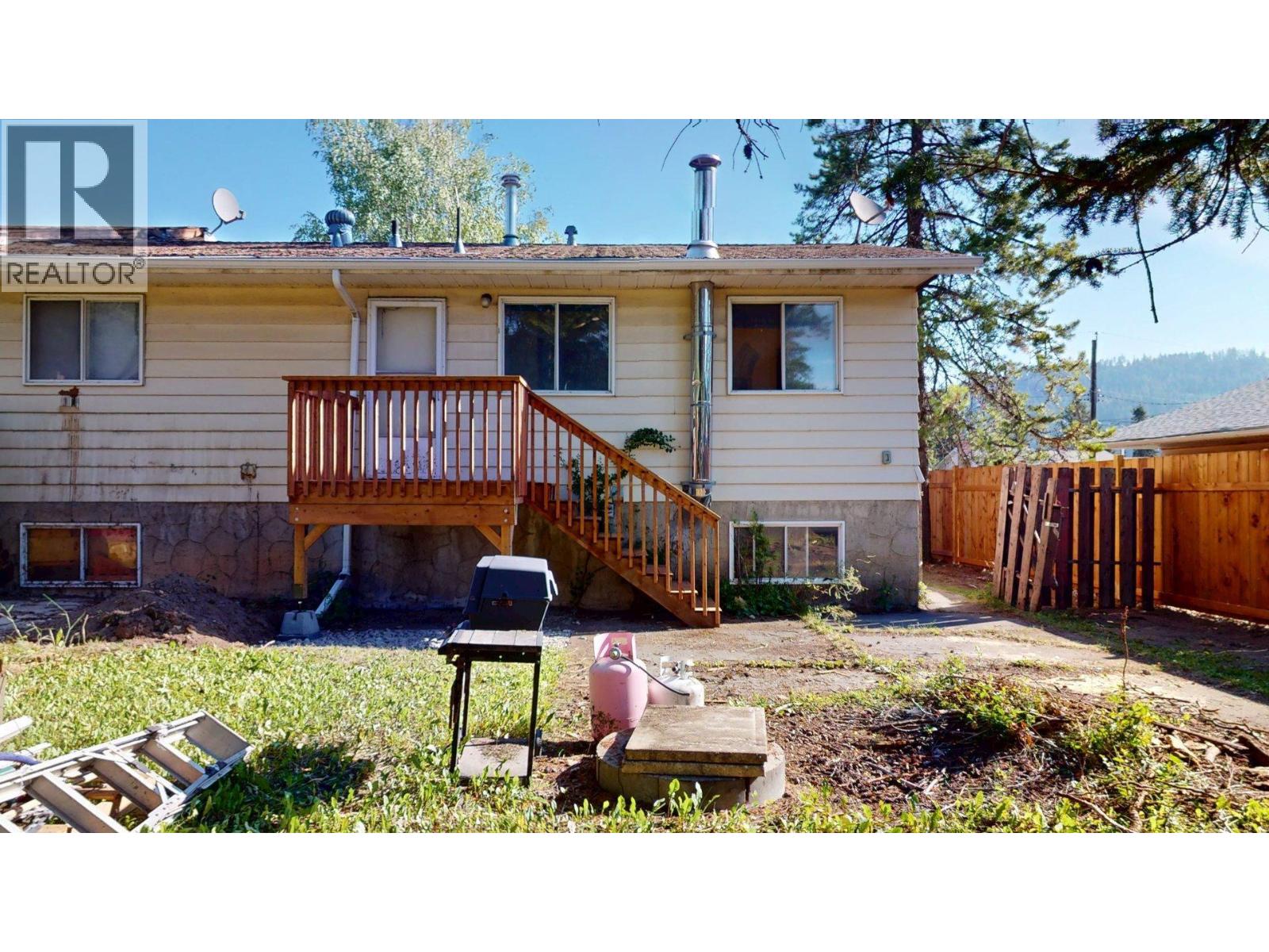 2016 Alder Street, Elkford, British Columbia  V0B 1H0 - Photo 31 - 10358055