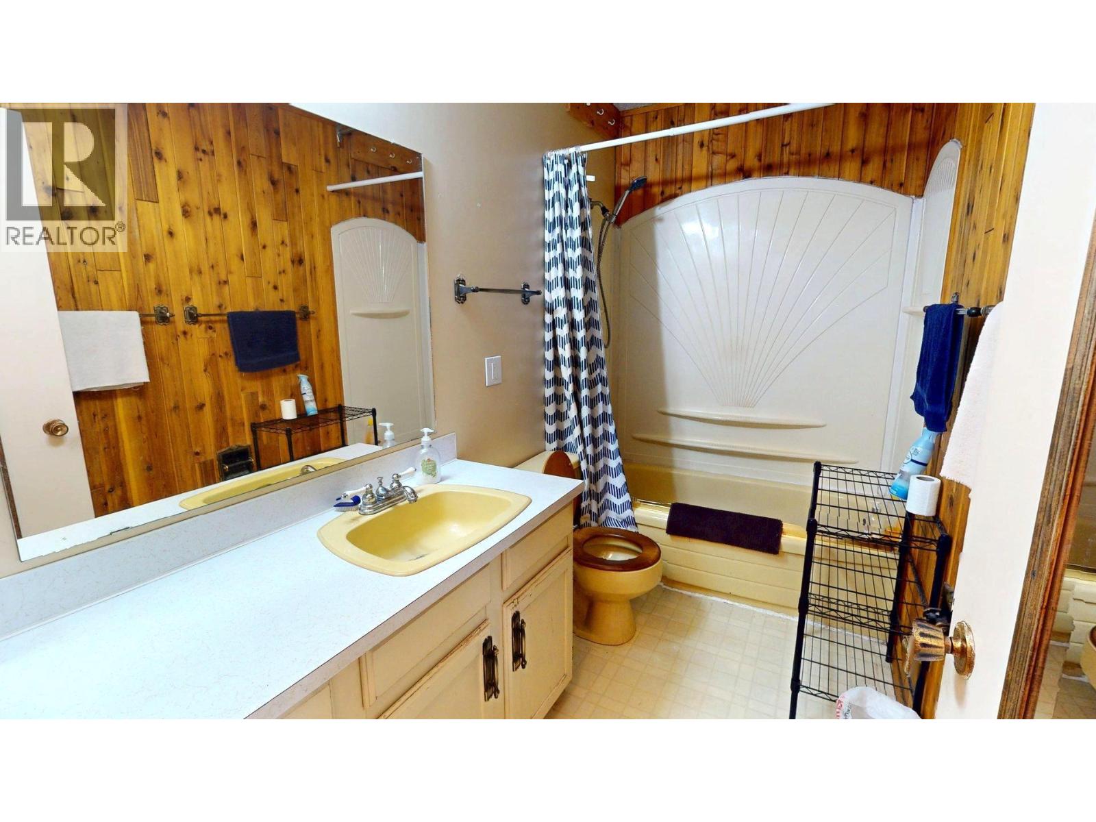 2016 Alder Street, Elkford, British Columbia  V0B 1H0 - Photo 15 - 10358055