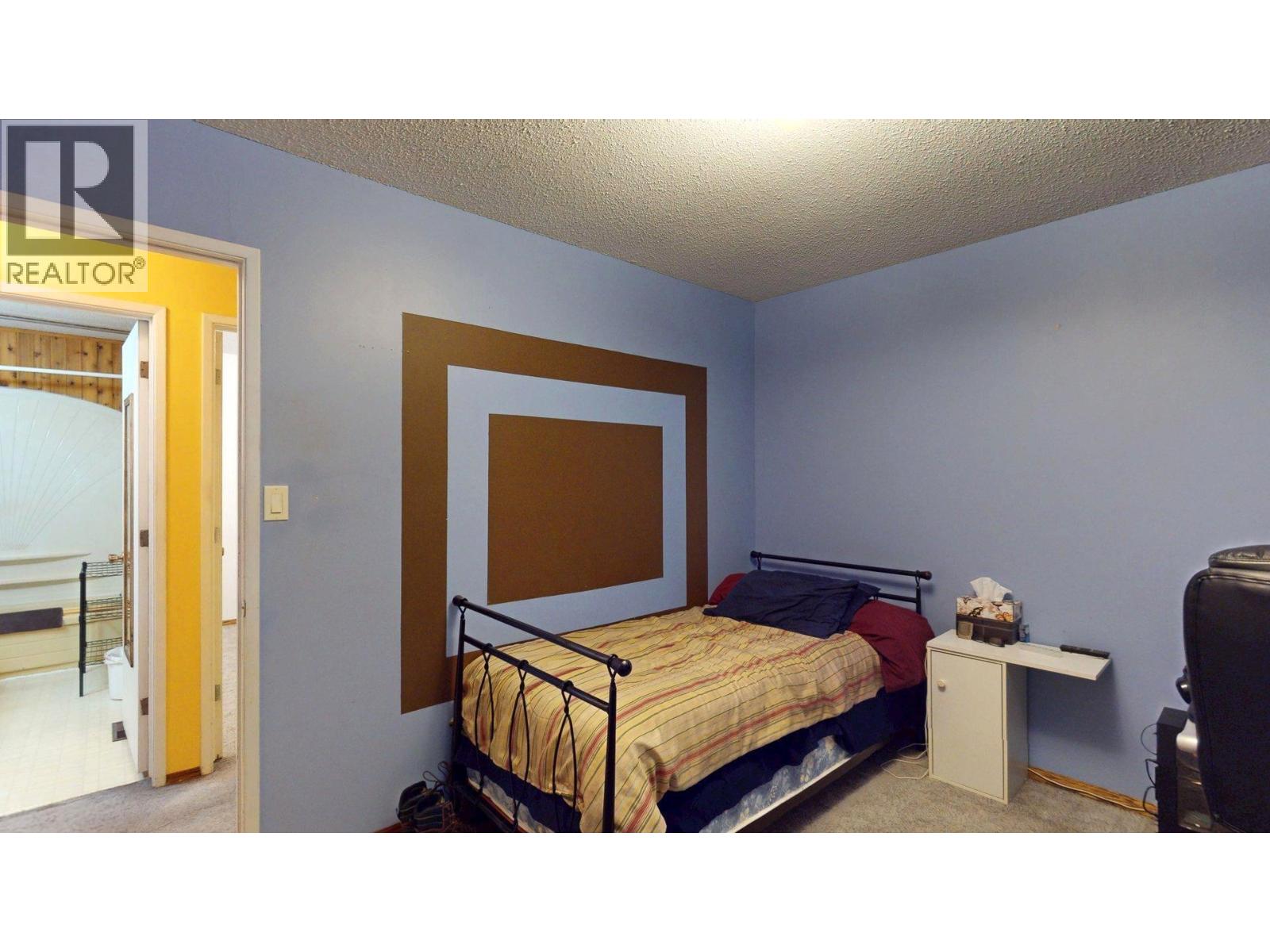 2016 Alder Street, Elkford, British Columbia  V0B 1H0 - Photo 17 - 10358055