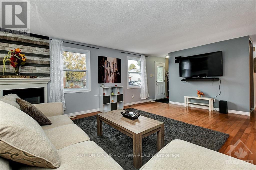 20 Dundegan Drive, Ottawa, Ontario  K2L 1P8 - Photo 2 - X12358401