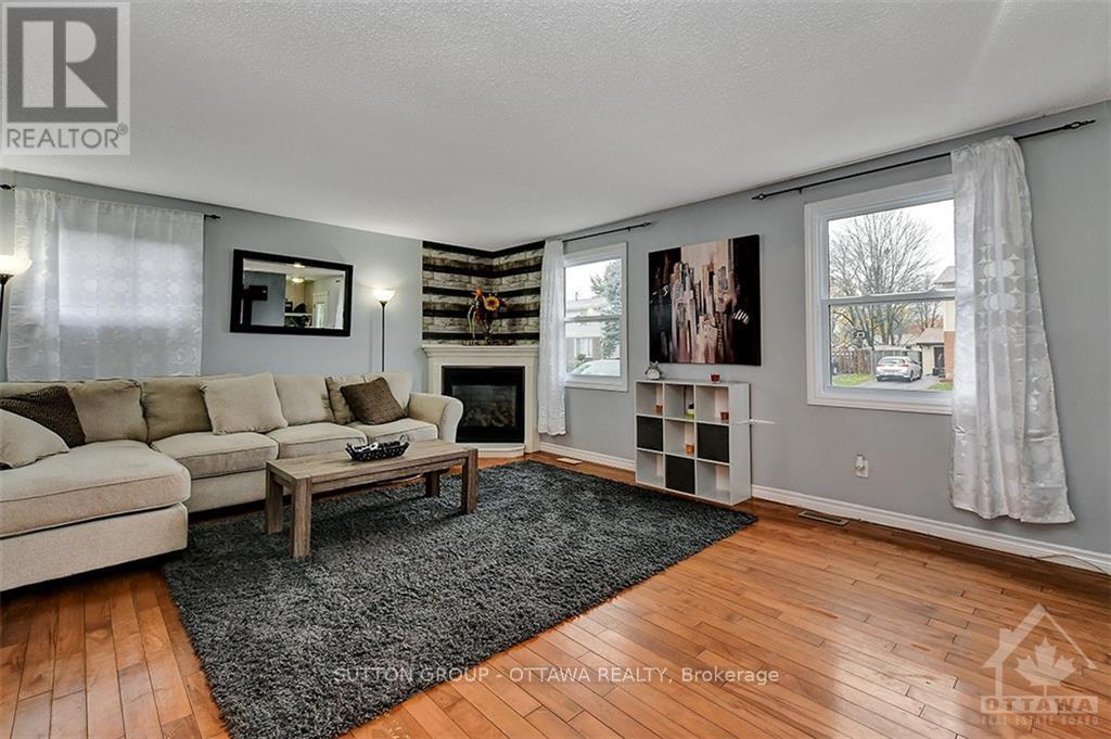 20 Dundegan Drive, Ottawa, Ontario  K2L 1P8 - Photo 4 - X12358401