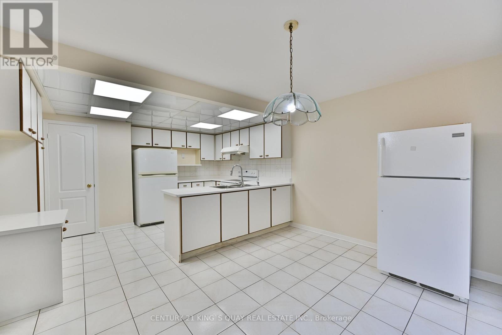 5500 Turney Drive, Mississauga, Ontario  L5M 4Y8 - Photo 8 - W12358132
