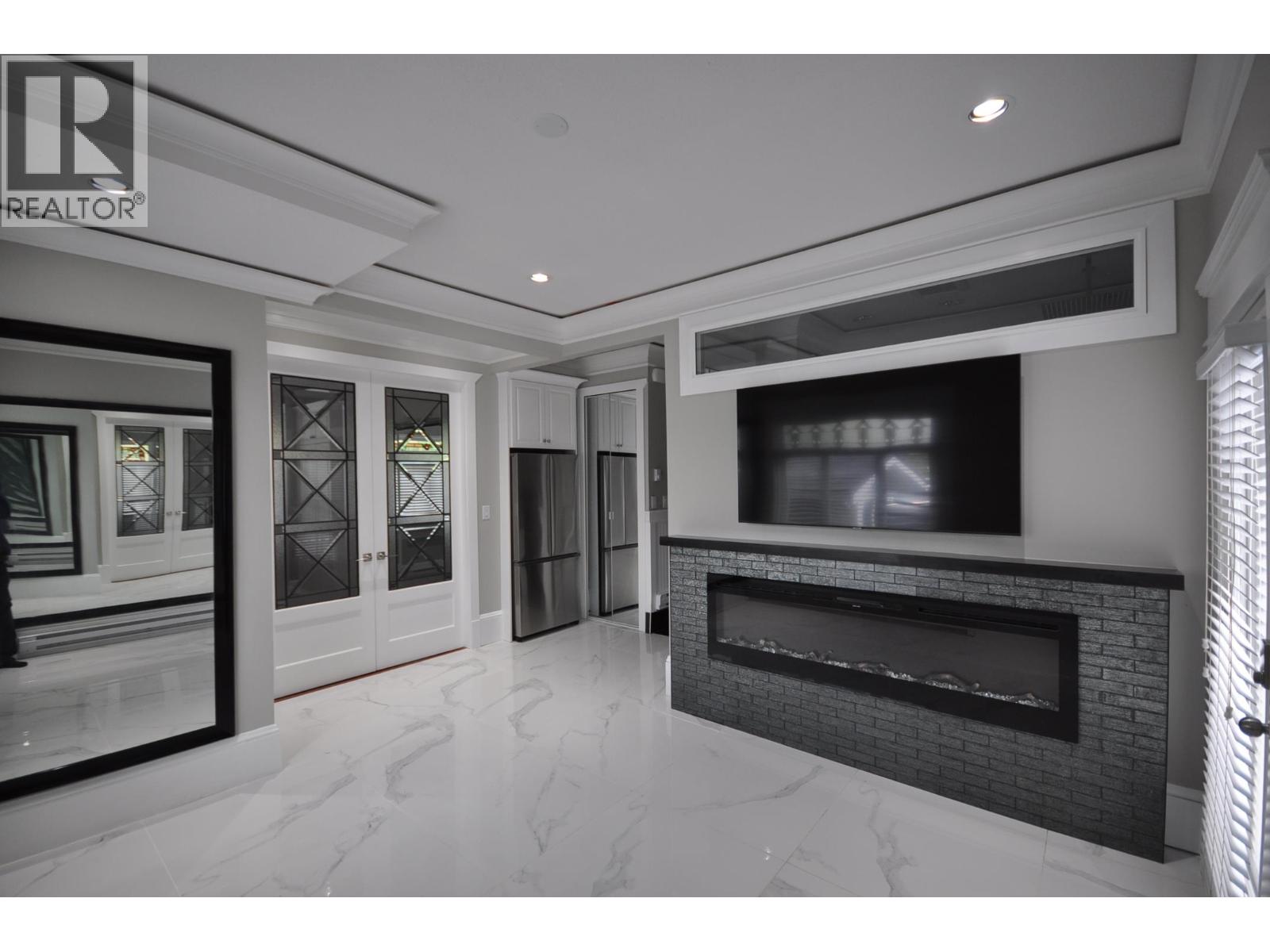 7505 KINGSWAY, burnaby, British Columbia