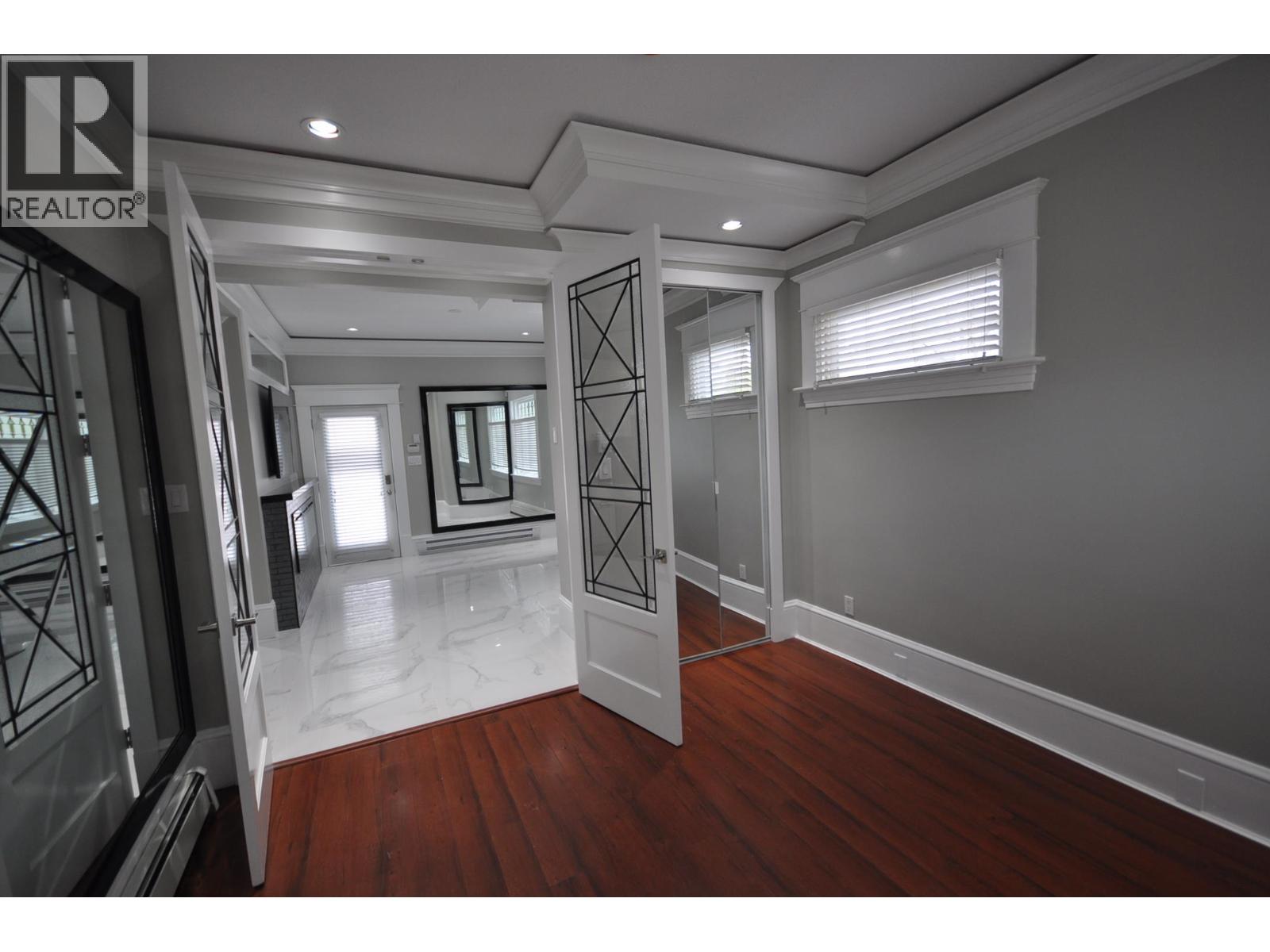 7505 Kingsway, Burnaby, British Columbia  V3N 3C1 - Photo 5 - R3039588