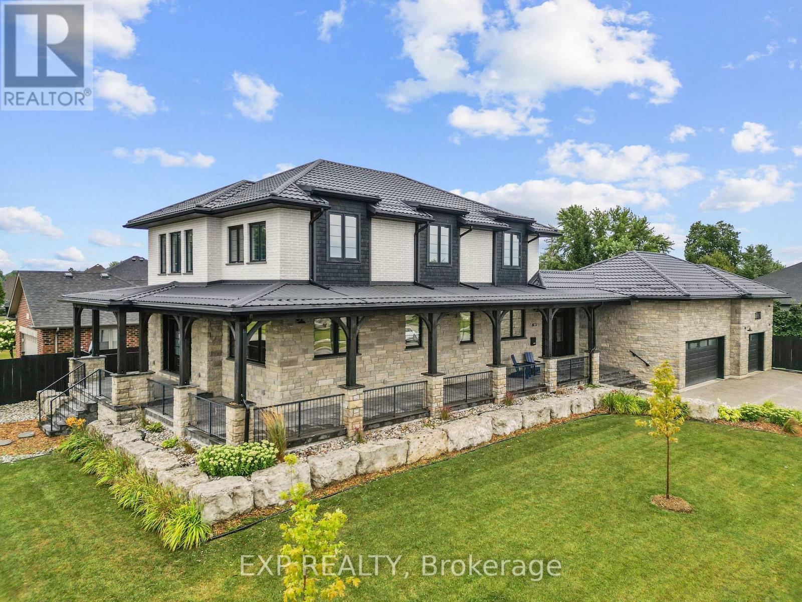 100 Field Street, Lambton Shores, Ontario  N0N 1J0 - Photo 1 - X12358195