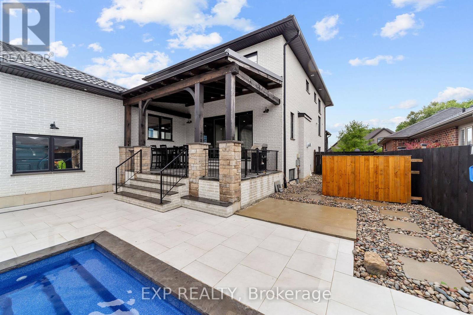100 Field Street, Lambton Shores, Ontario  N0N 1J0 - Photo 34 - X12358195