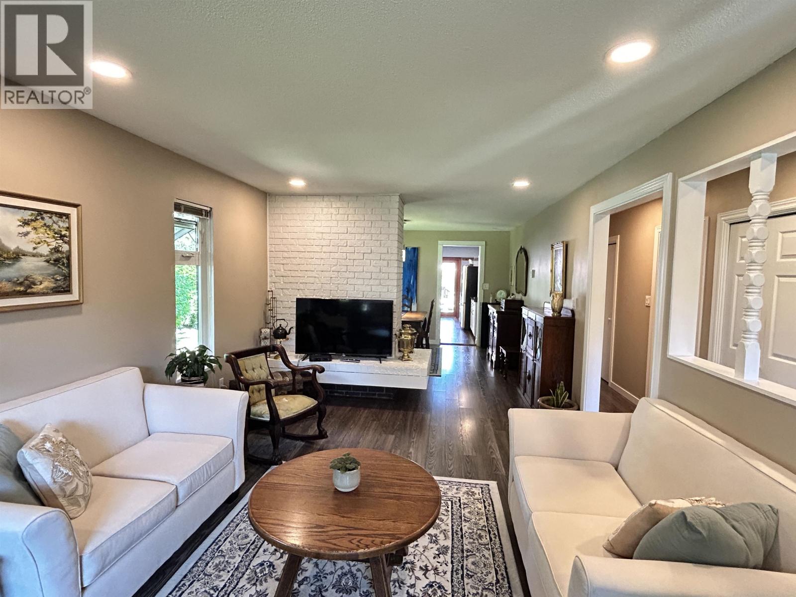 Property at 1798 GARDEN AVENUE image 2