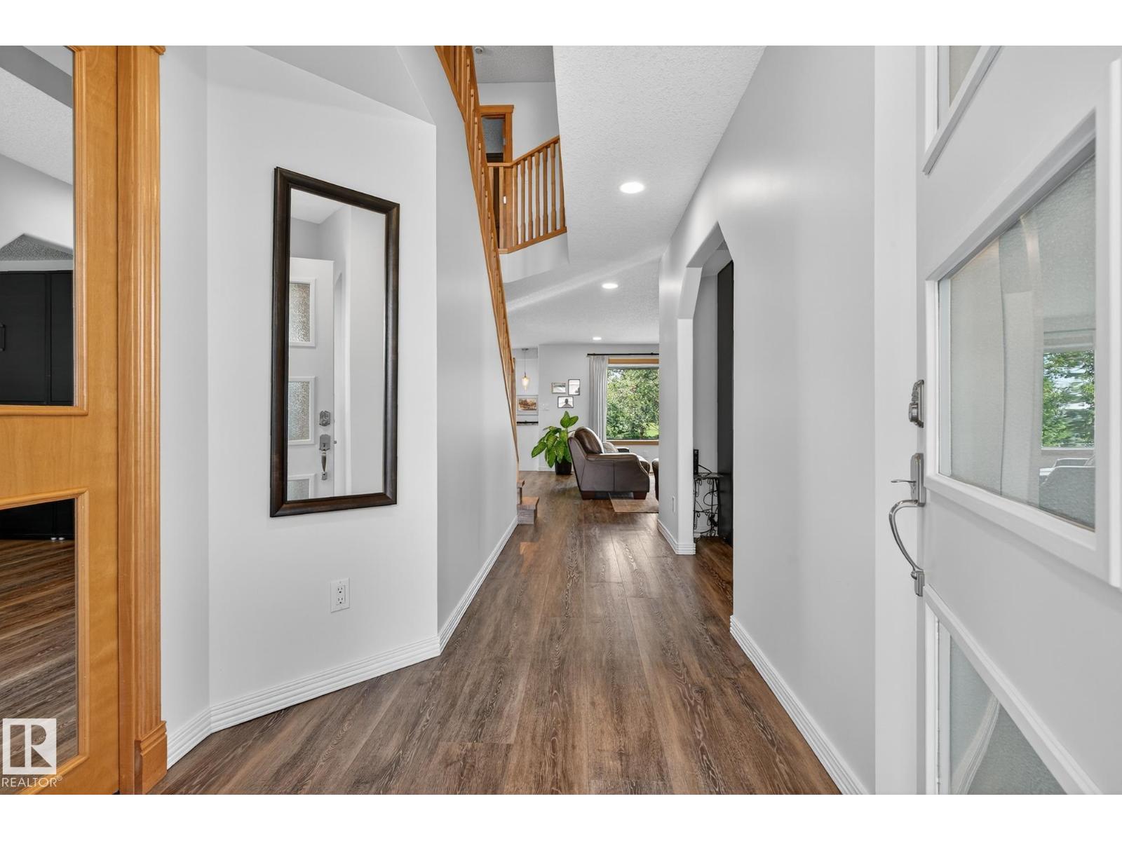 Property at 11 LINKSIDE WY image 3