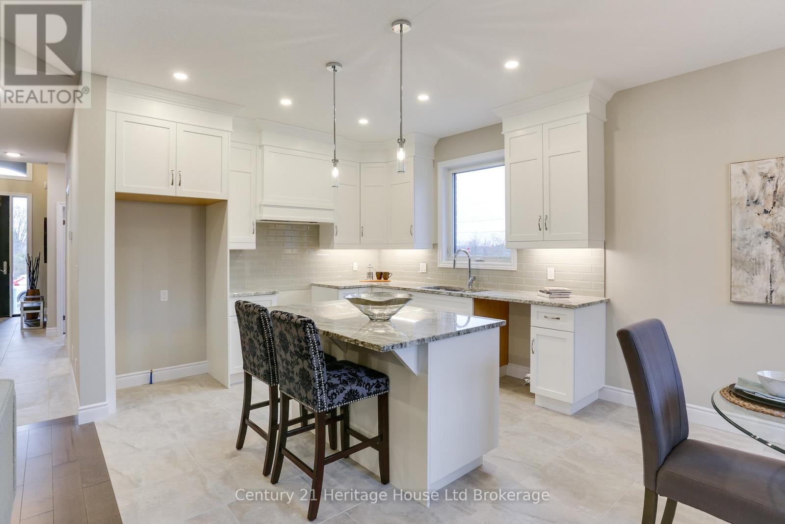 114 Beech Boulevard, Tillsonburg, Ontario  N4G 5S1 - Photo 11 - X12230625