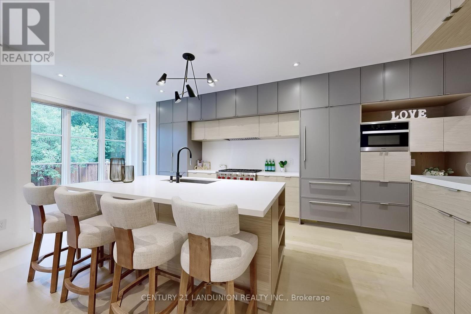 46 Elmsthorpe Avenue, Toronto, Ontario  M5P 2L7 - Photo 12 - C12358403