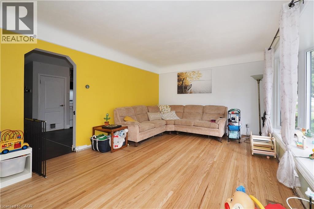 Property at 122 BOEHMER Street image 5