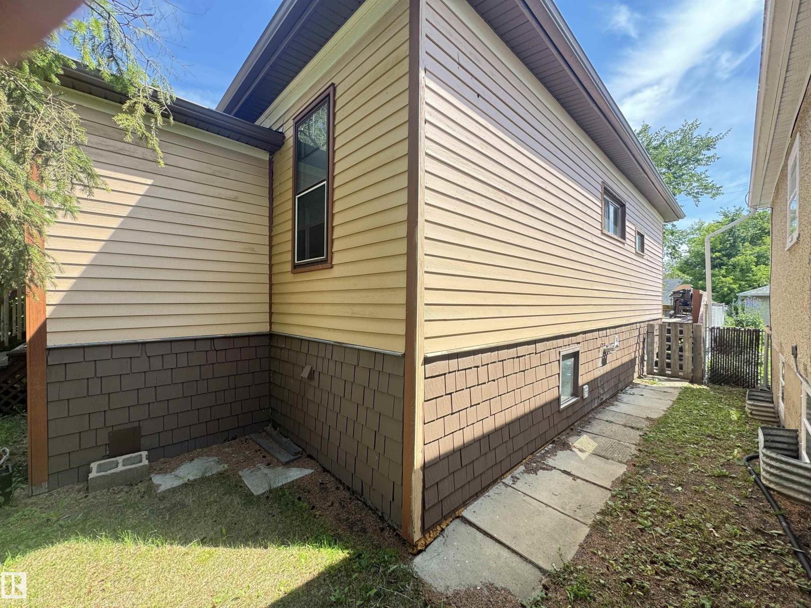 10719 74 Av Nw, Edmonton, Alberta  T6E 1G7 - Photo 3 - E4454181