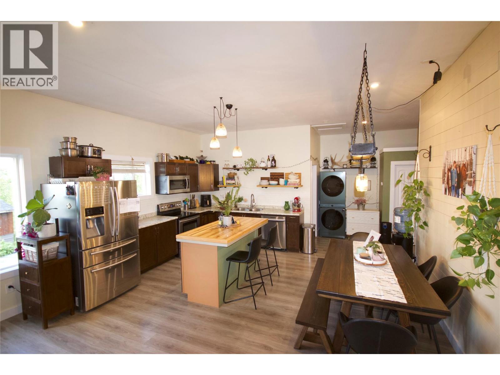 184 Diamond Willow Drive, Dawson Creek, British Columbia  V1G 1K8 - Photo 2 - 10360297