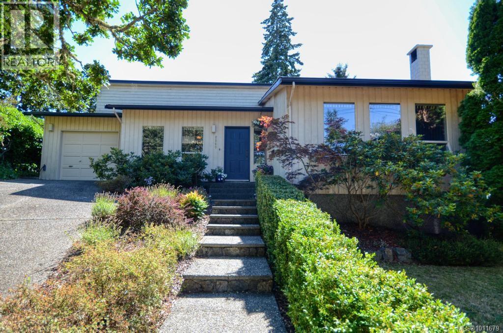 Property at 2540 Toth Pl image 2