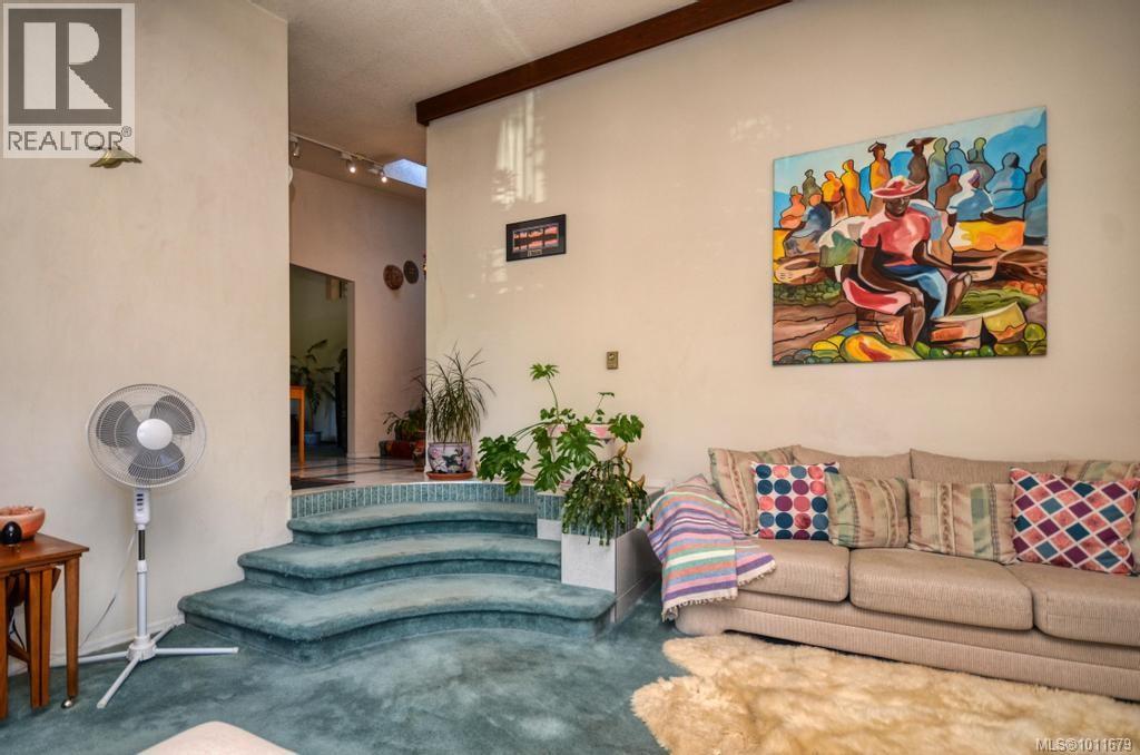 Property at 2540 Toth Pl image 5