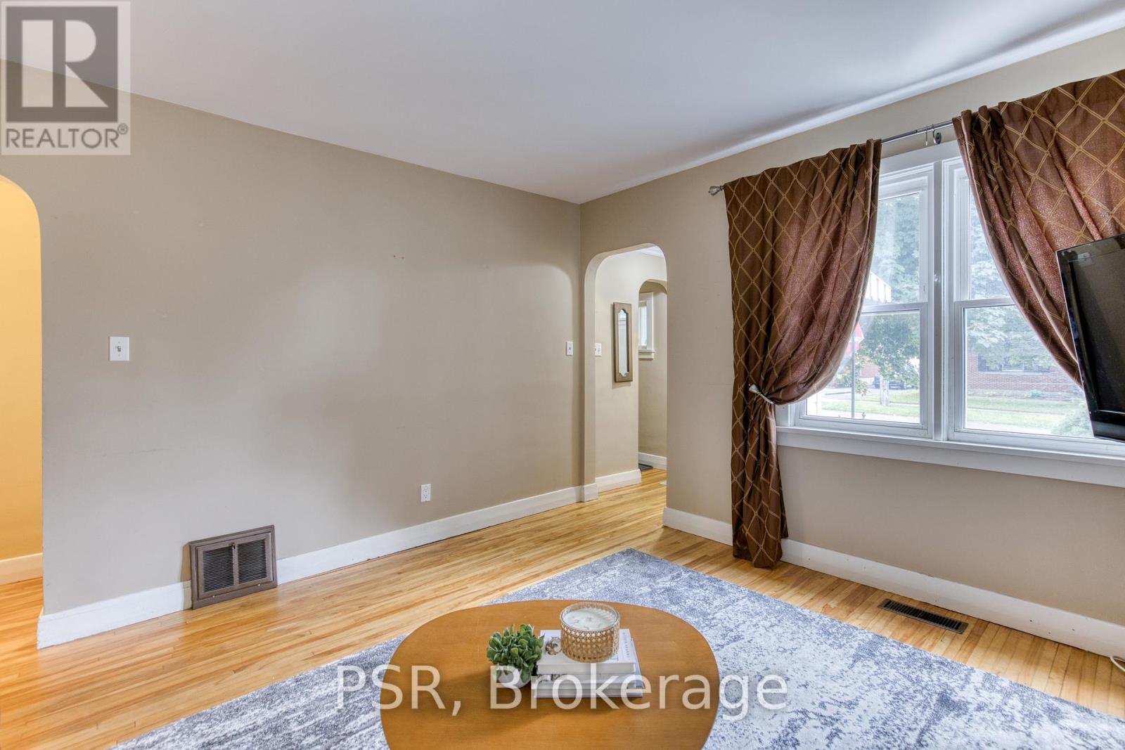 Property at 94 NORTH DRIVE image 3