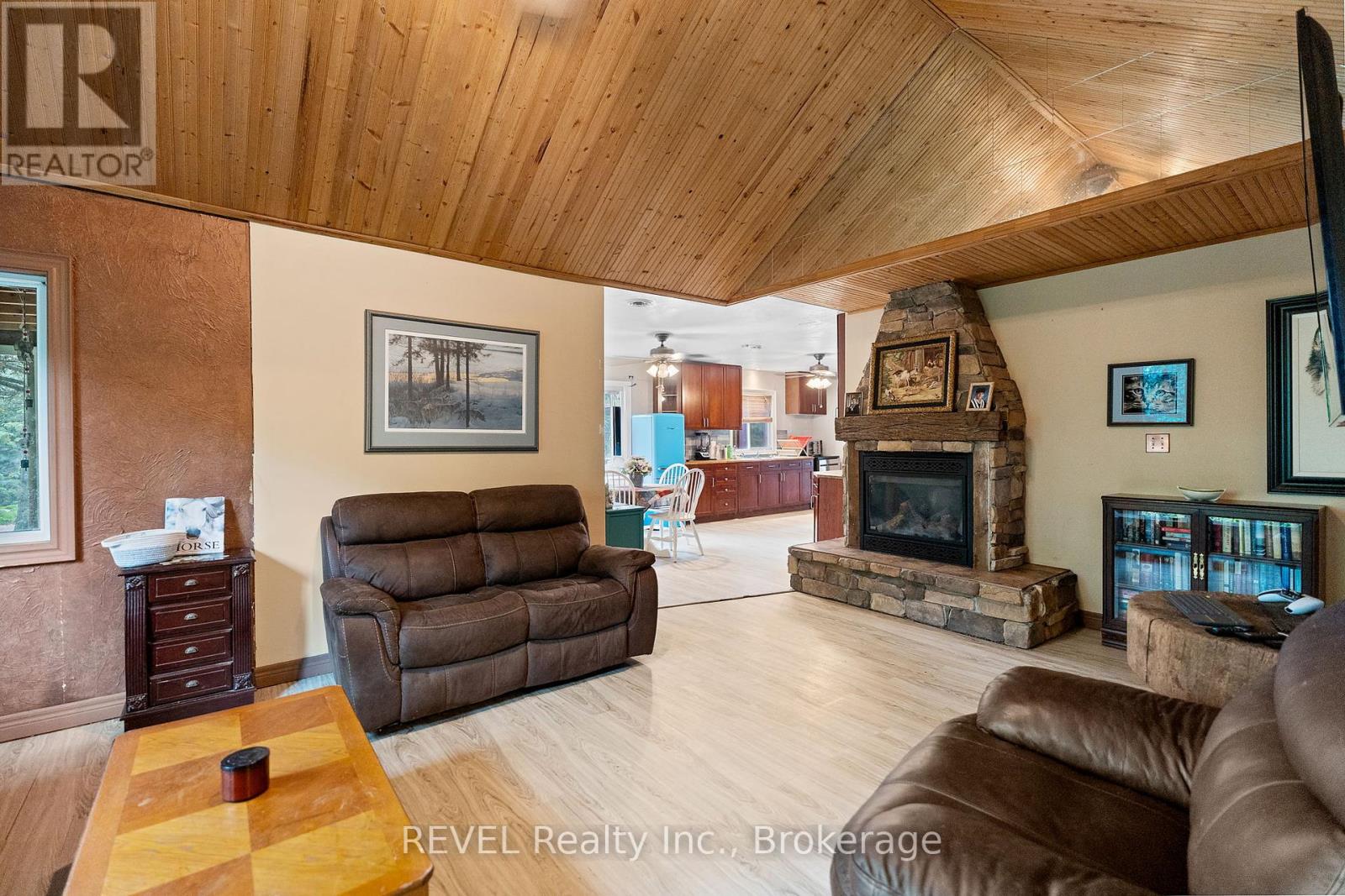 Property at 9580 LINCOLN STREET image 2