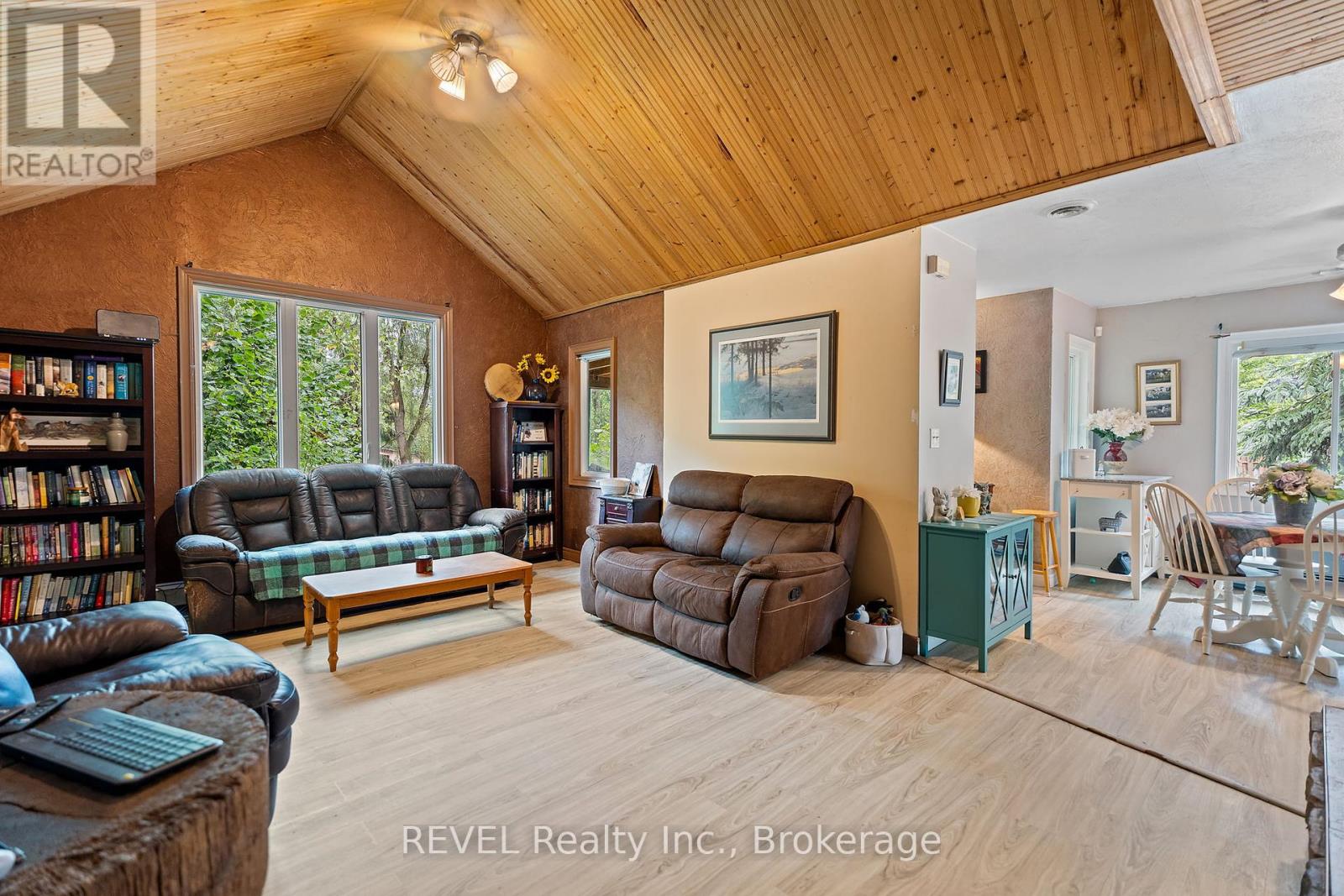 Property at 9580 LINCOLN STREET image 3