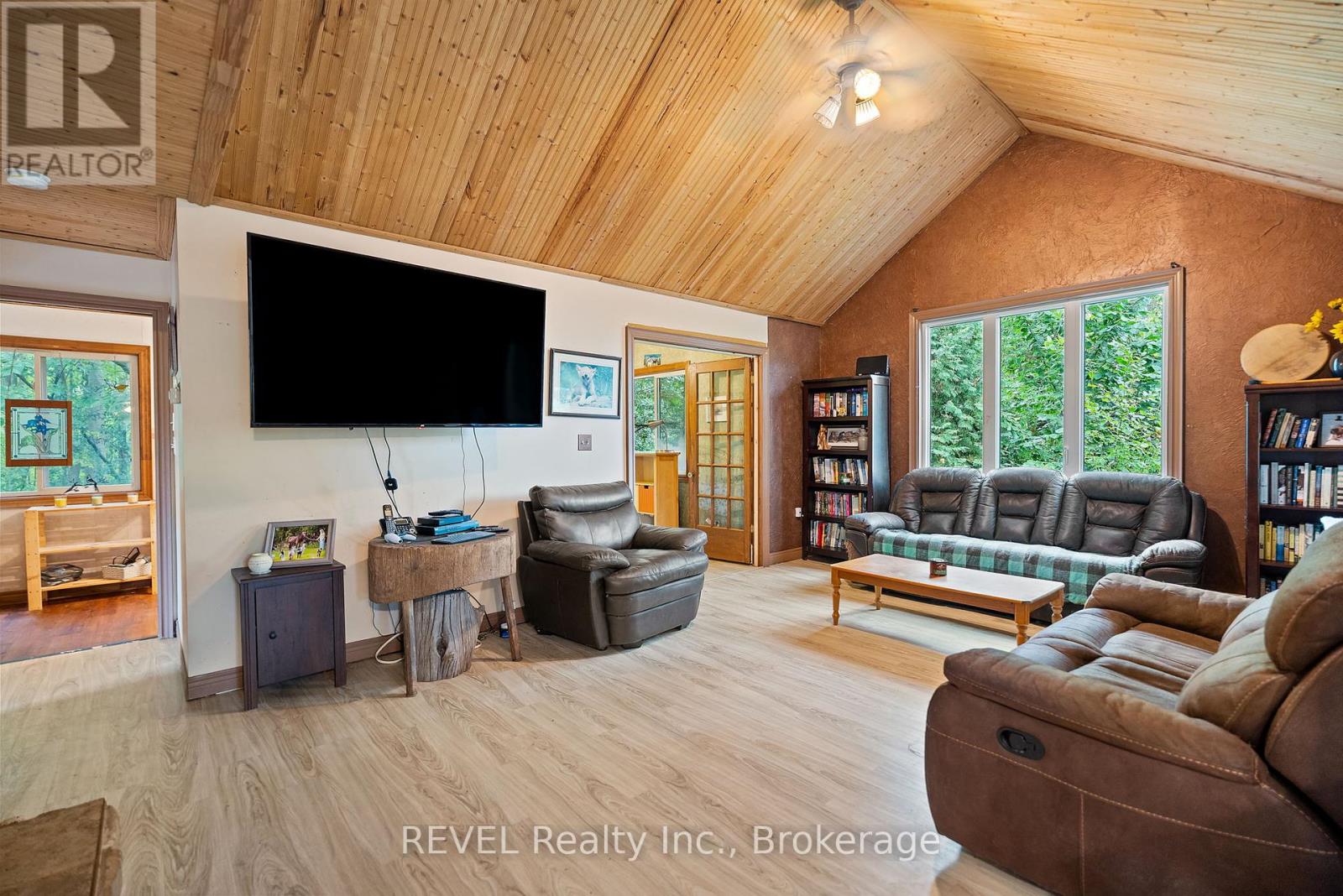 Property at 9580 LINCOLN STREET image 4