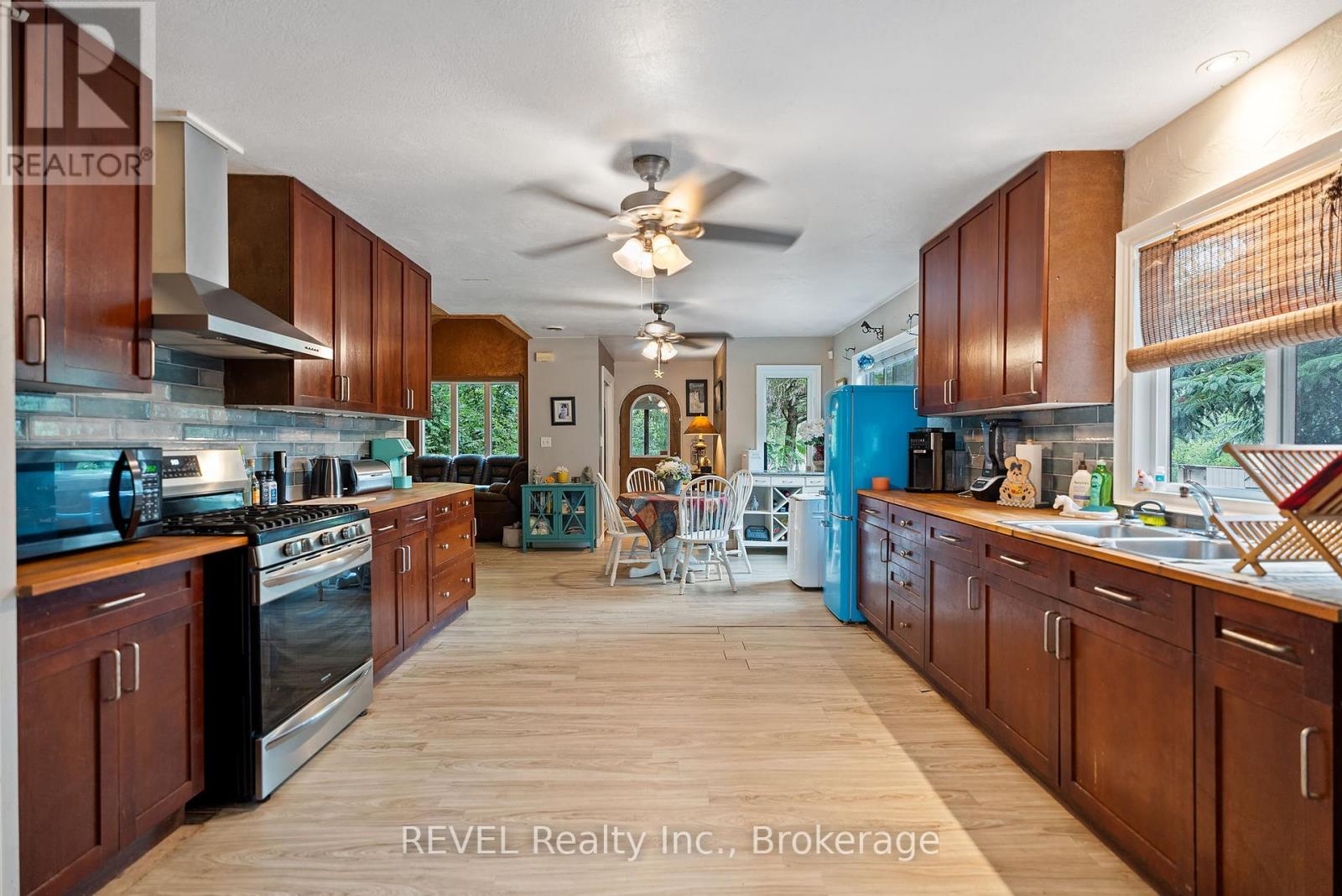 Property at 9580 LINCOLN STREET image 5