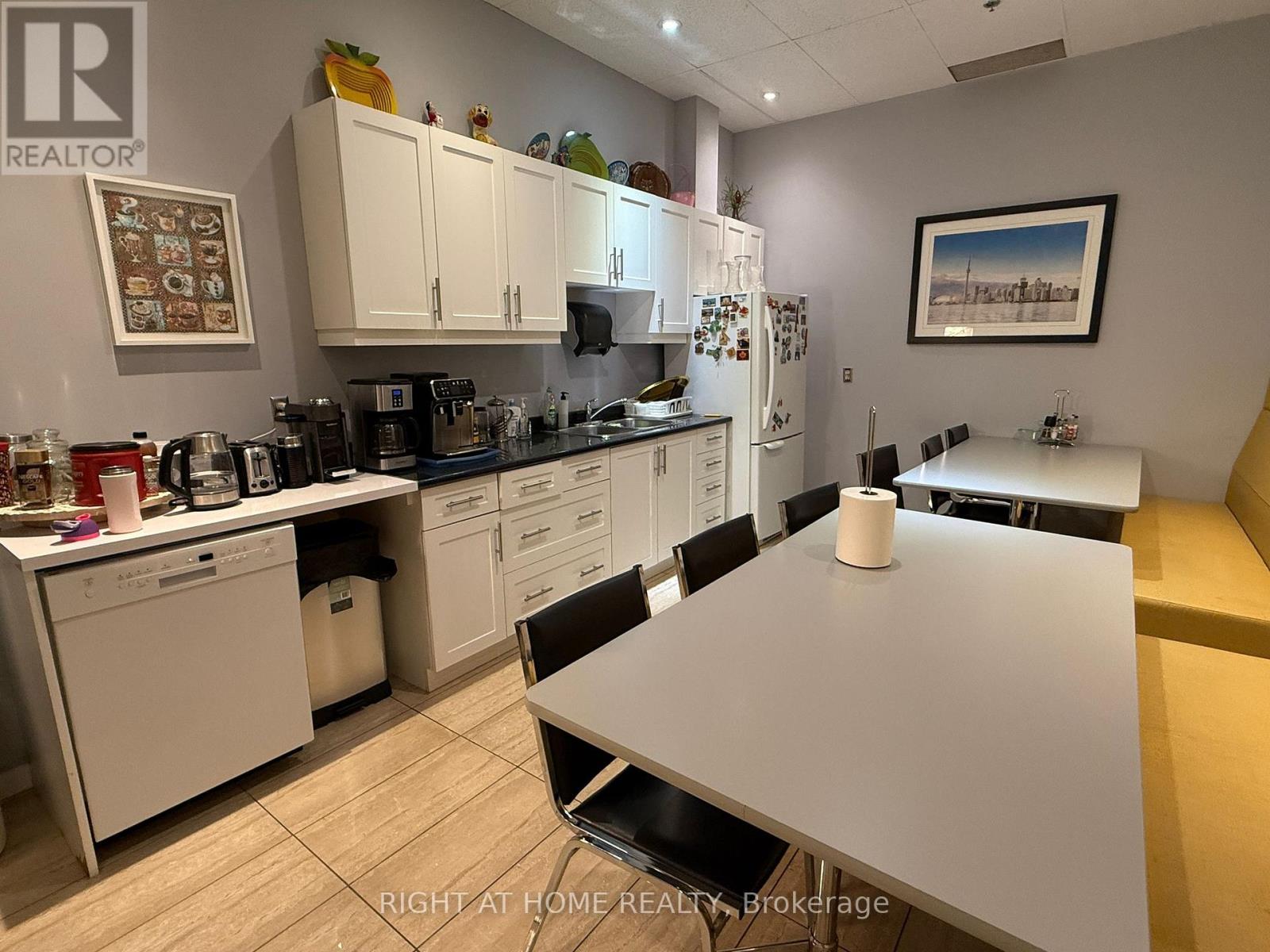 Office C2 - 300 Supertest Road, Toronto, Ontario  M3J 2M2 - Photo 4 - W12358473