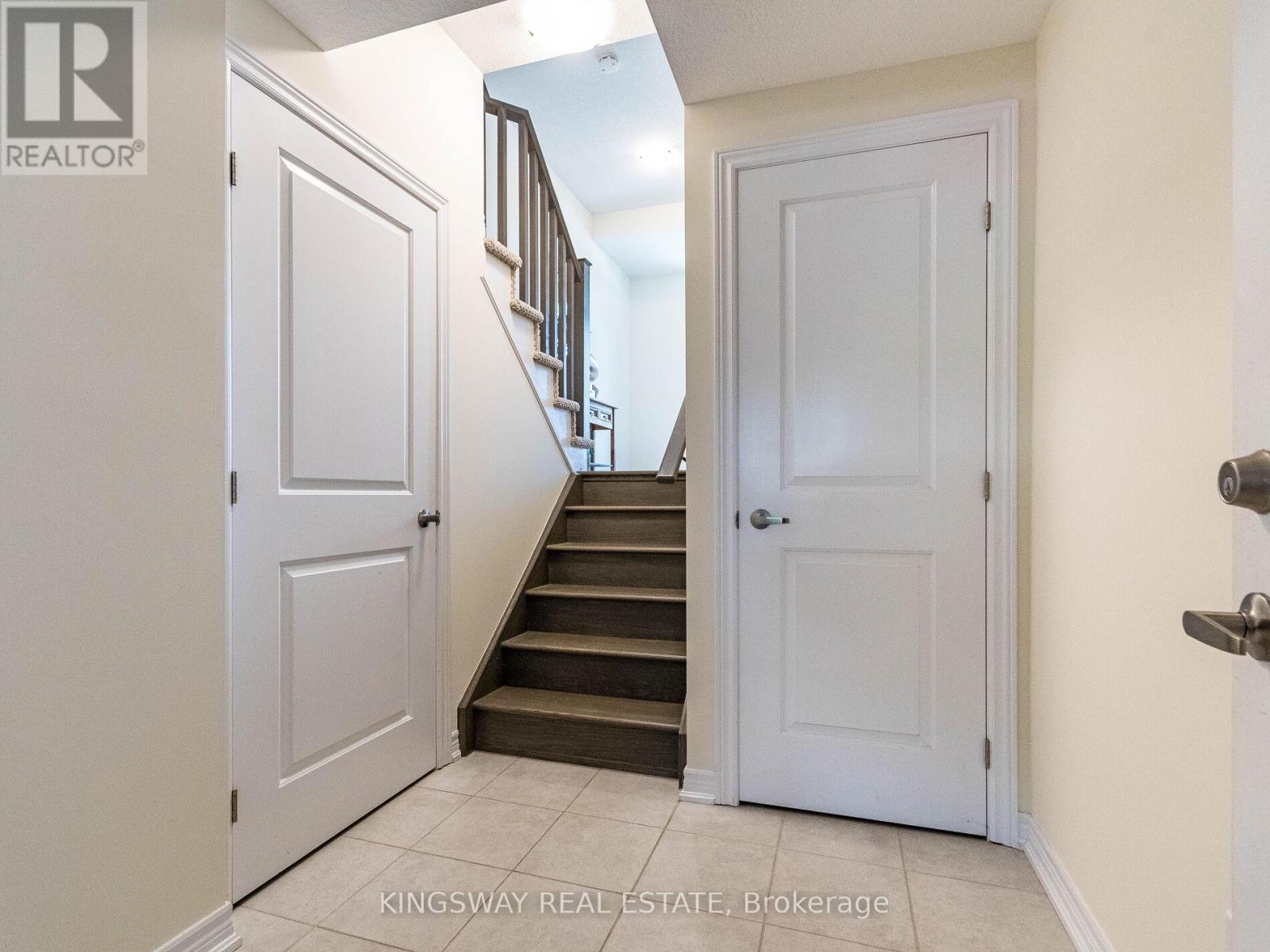 2 - 279 Skinner Road, Hamilton, Ontario  L8B 1W5 - Photo 5 - X12358467