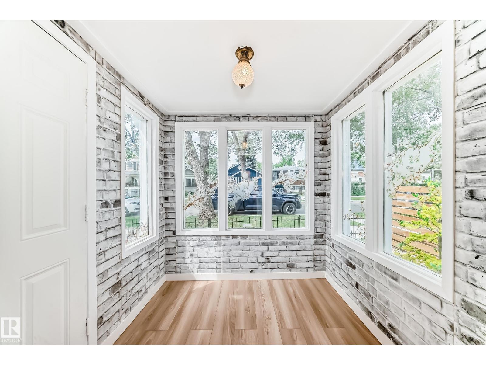 Property at 11331 92 ST NW image 3