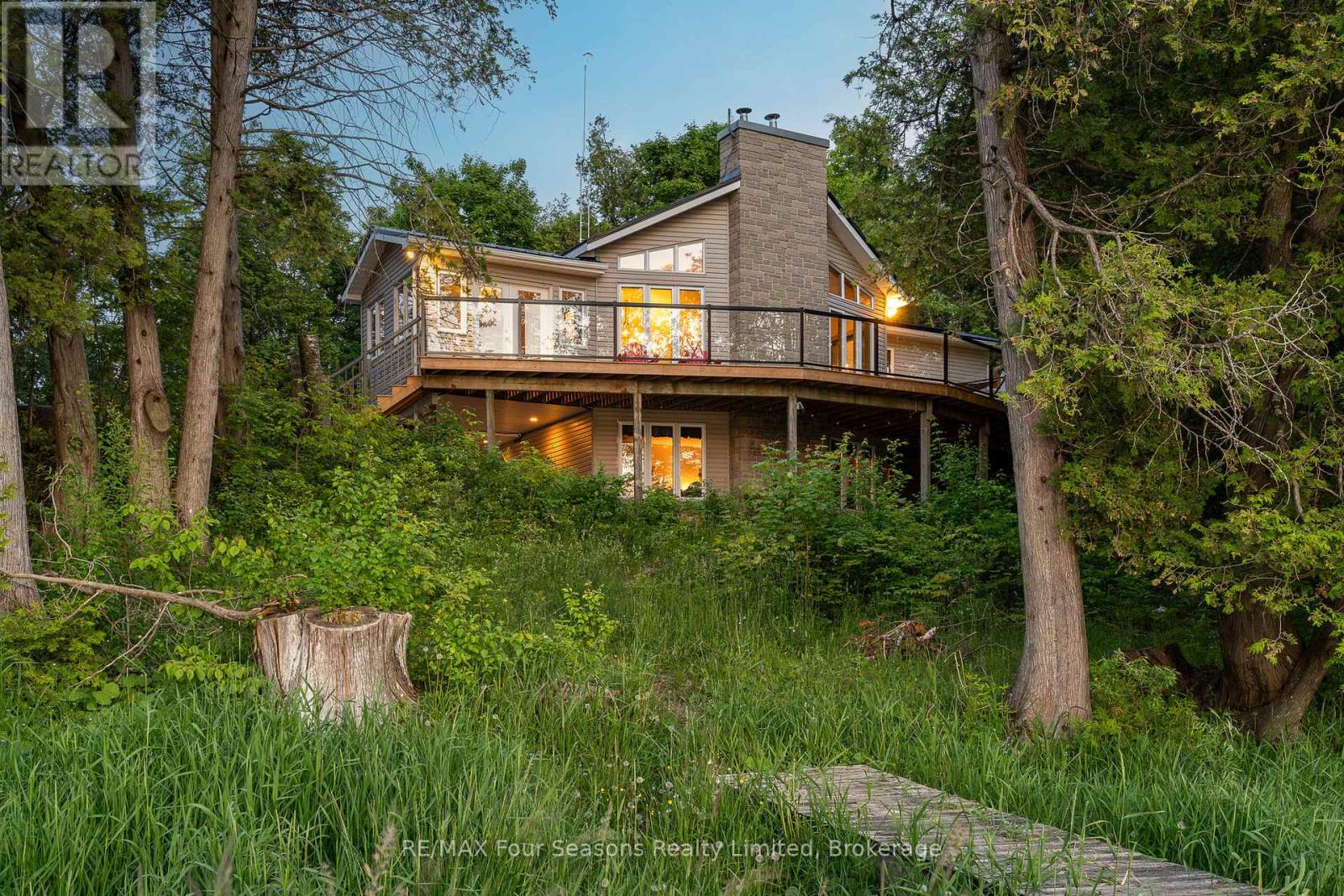 188 Highpoint Crescent, Grey Highlands, Ontario  N0C 1M0 - Photo 2 - X12353075
